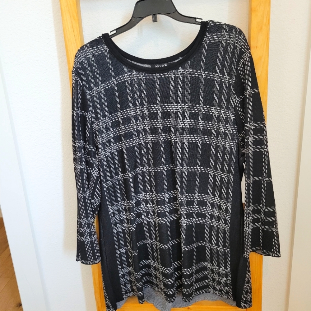 Nic+Zoe Striped 3/4 sleeve Top Black White